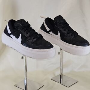 Nike Women's Black and White Sneakers